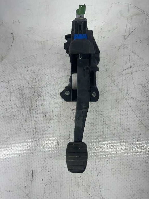 Pedala ambreiaj DACIA LOGAN fab 2013-2019 cod piesa 465037621r