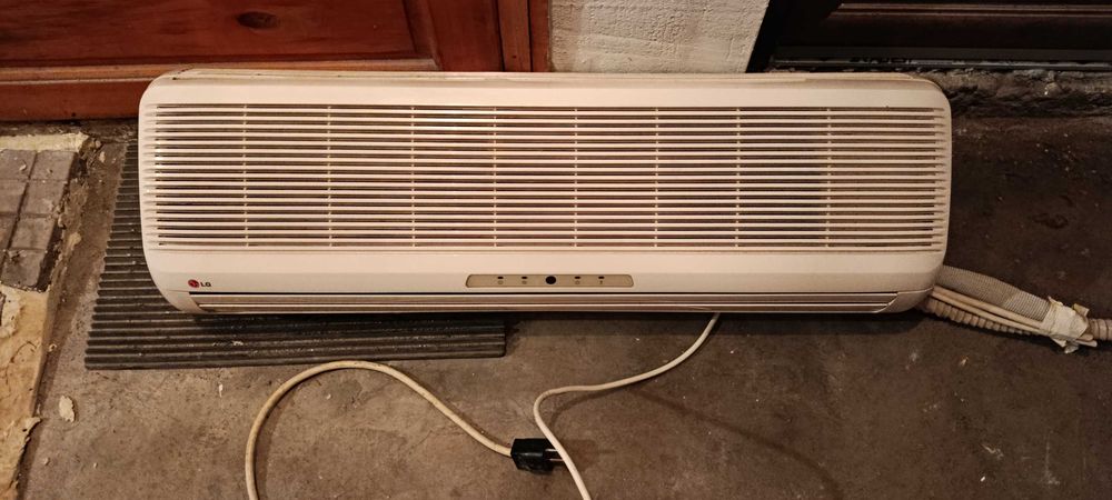 Продавам климатик LG 12