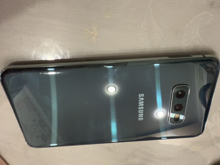 Продам самсунг с10 идеальный