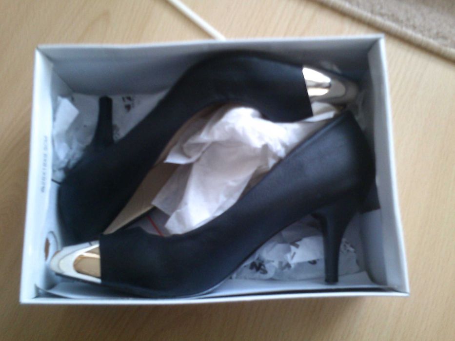 Нови обувки 38 новер