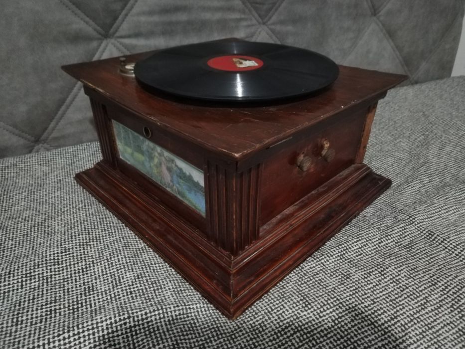Gramofon original palnie cu vopsea originala