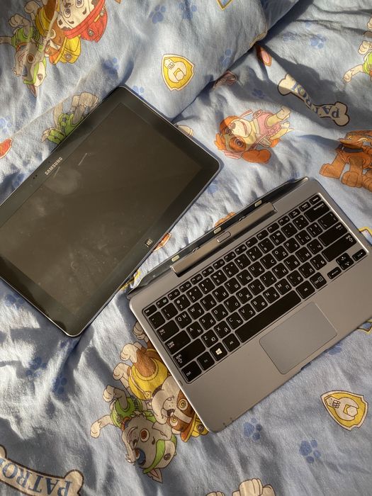 SAMSUNG ATIV XE500T1C + докинг станция