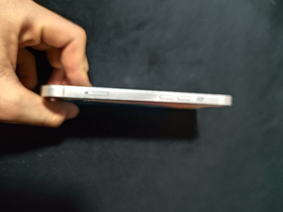 iPhone 13  este aproape că nou