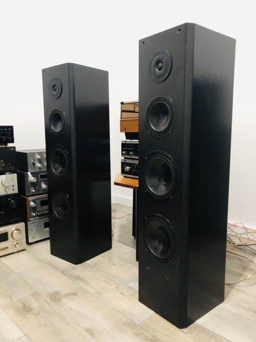 Boxe de podea RCF Omega 830