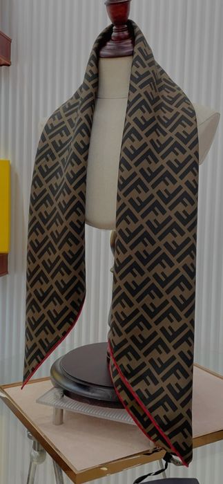 Eșarfe Gucci, Fndi, model 2026, 90x90cm, 100% mătase, pret fix