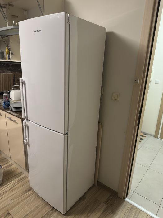 Хладилник с фризер