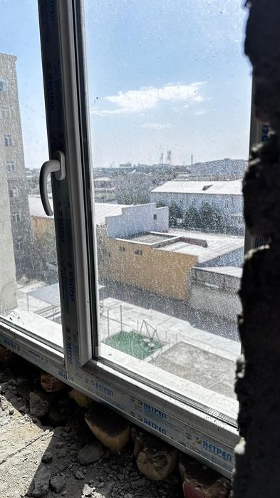 Ургенч шахар марказида 7 каватли домнинг 4 квартира 2 хонали уй сотила
