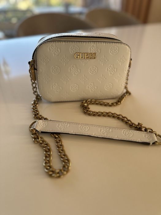 Дамска чанта GUESS
