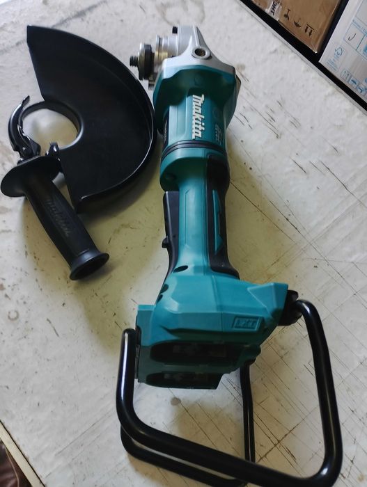 Ъглошлаиф акумулаторен макита