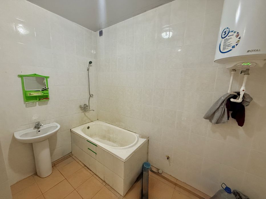 Termiz sh, vokzal TISU turist politsiya oldida 63,9 mkv, 2 xona