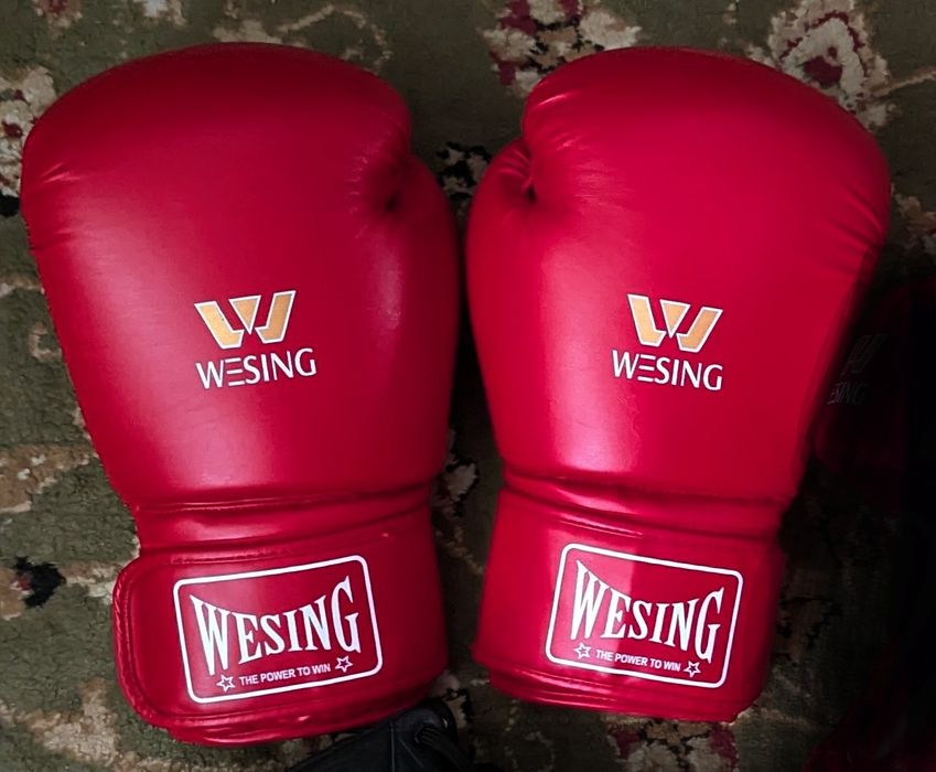 Продам боксерские перчатки