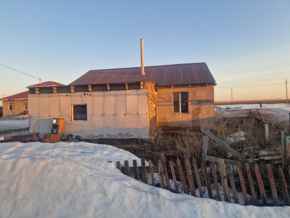 Уй сатылады. Продам дом