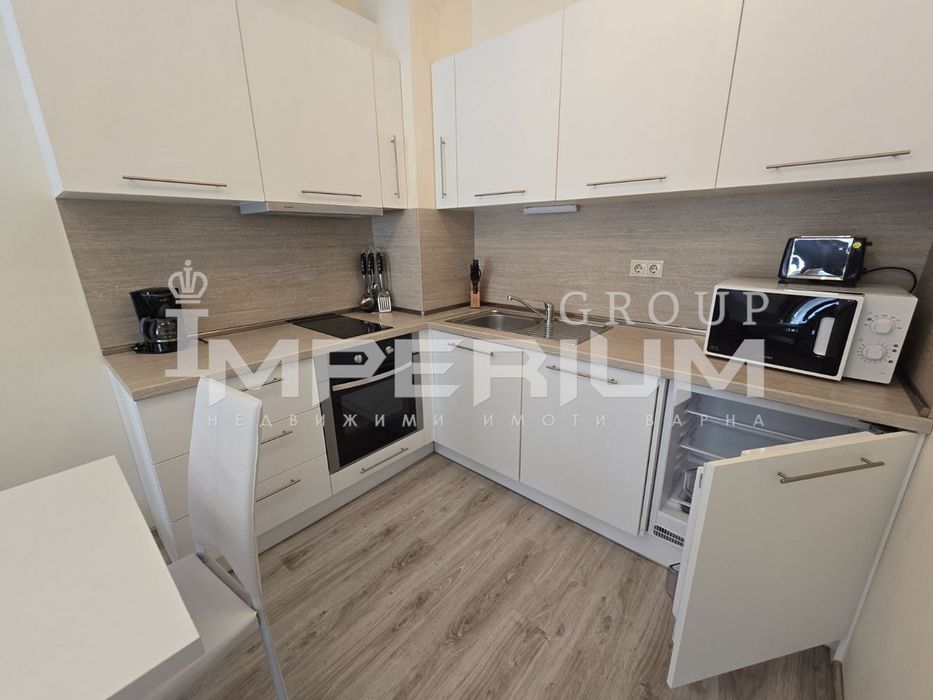 Продава се Двустаен апартамент в Варна, Аспарухово - 130 кв.м за 1172 €/кв.м - Снимка #2