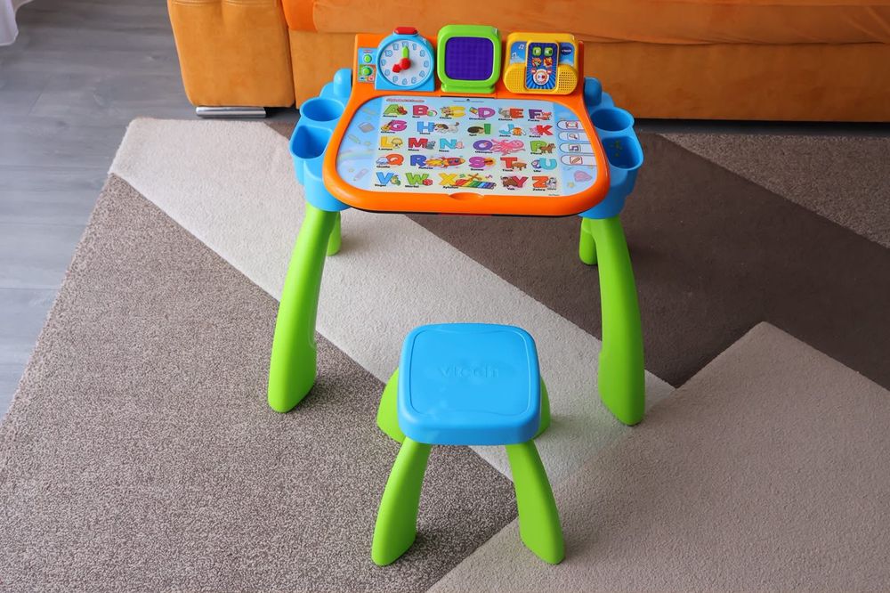 Birou interactiv copii VTech Touch and Learn cu scaunel si planse - Limba Germana