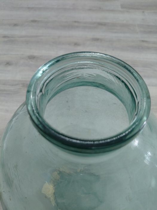 Продам Банку 10 литров