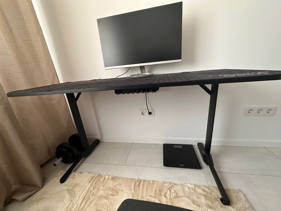 Birou gaming in stare foarte buna