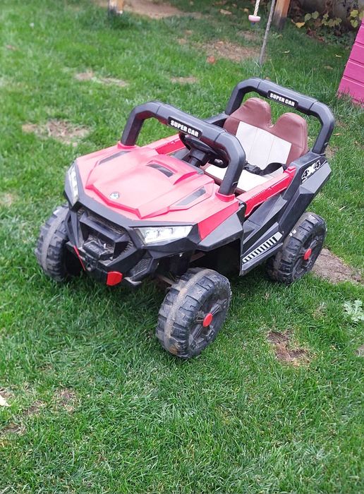 Vând mașinuța electrica copii 4x4