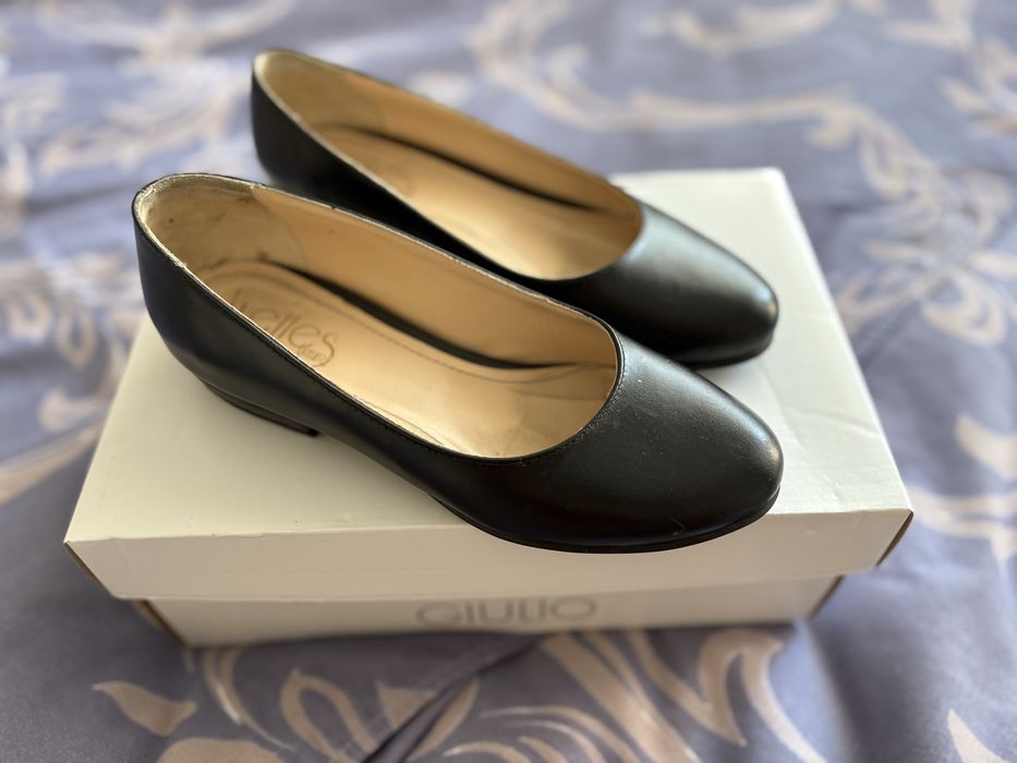 Pantofi noi din piele