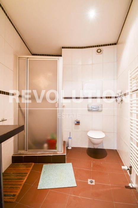 Мезонет с ГАРАЖ в центъра на София.