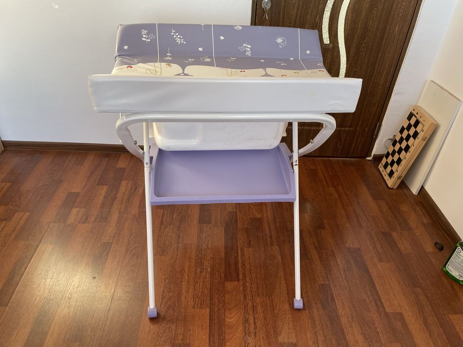 Cadru cu cadita si masa de schimbat/infasat