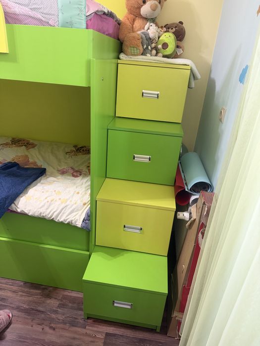 Триетажно легло и мебели за детска стая