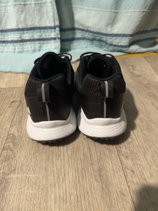 Кроссовки новые Adidas