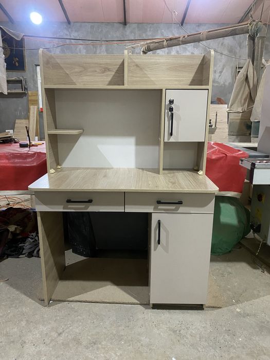 Письменный стол