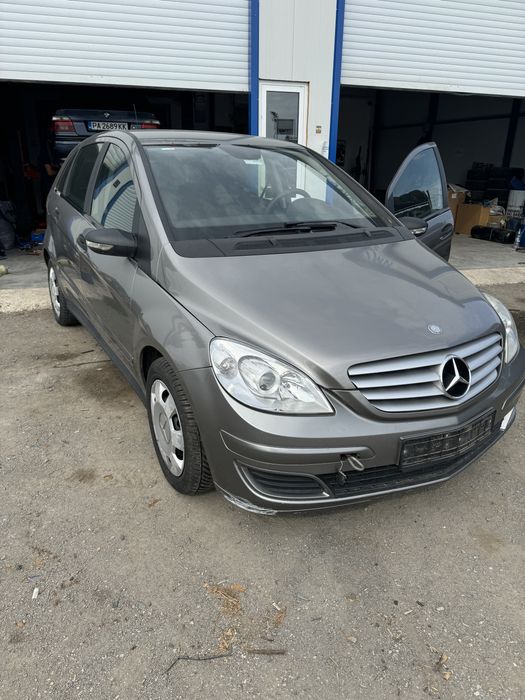 Mercedes-Benz B 180 цди на части.