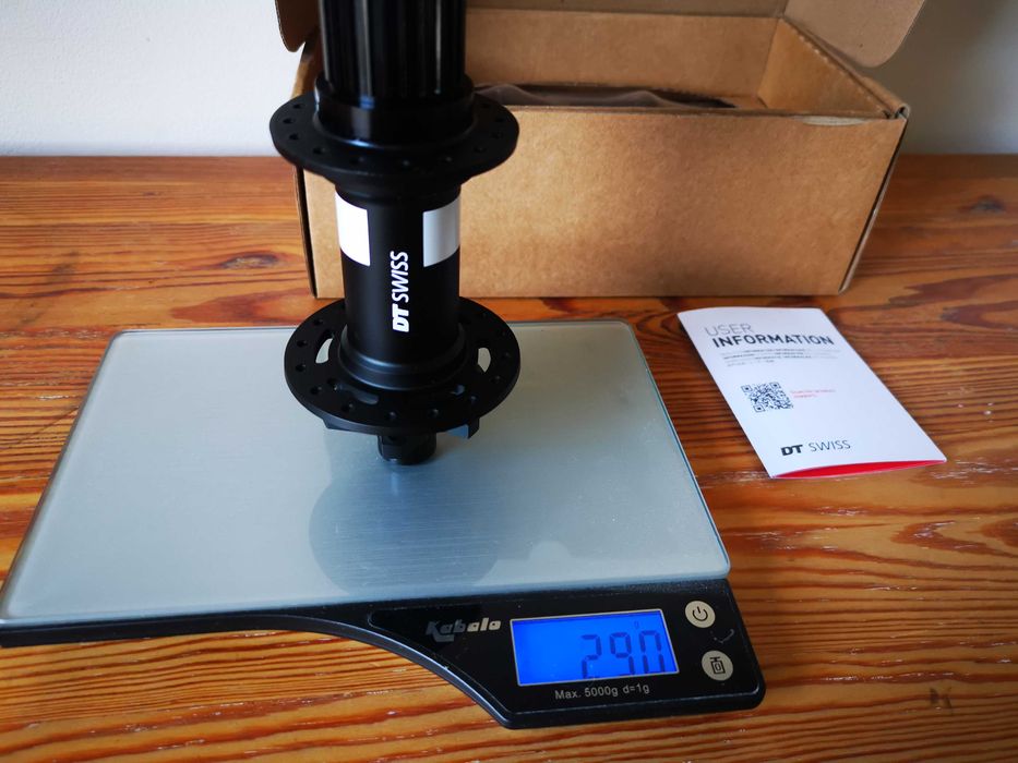 Butuci spate DT SWISS 350  Classic NOU IN CUTIE