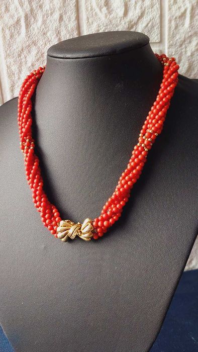 Златна  огърлица  корали ,закопчалка и златни топчета-90 бр.Злато 18к