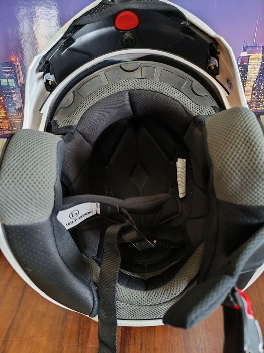 Мото шлем от бренда LEOPARD