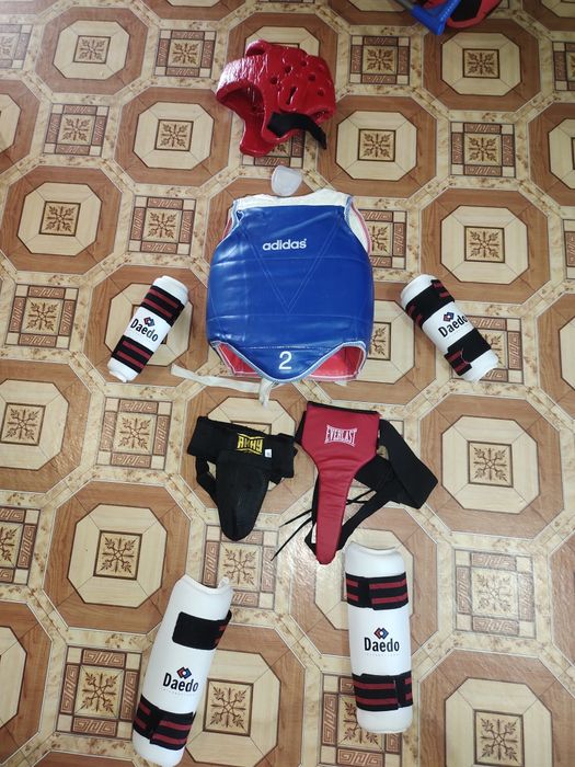 Амуниция и кимоно для таэквондо