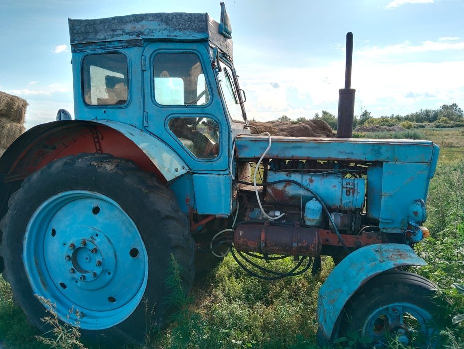 Продам трактор !!!