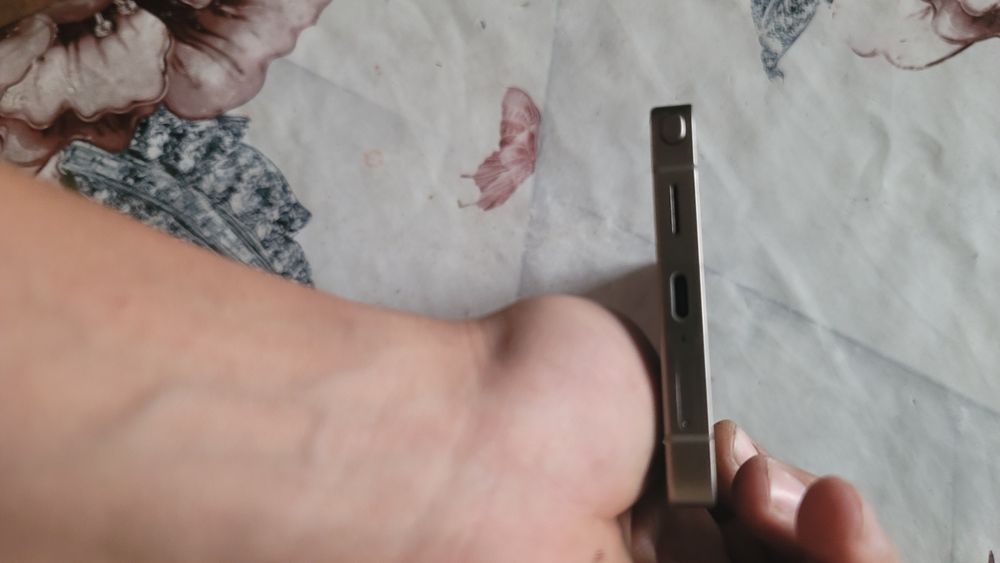 Samsung S 25 ultra sotiladi