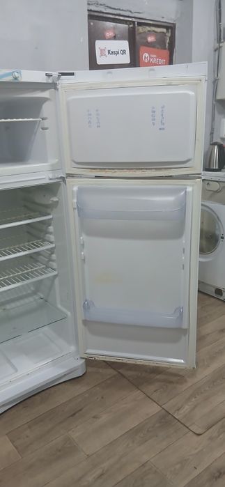 Продам полностью рабочий холодильник