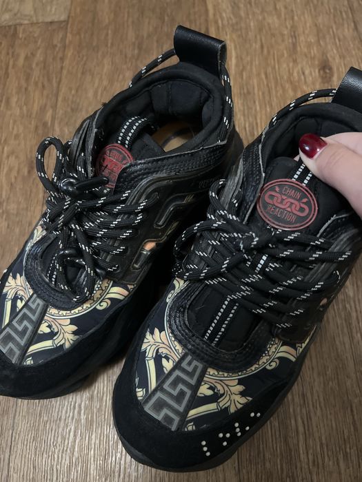 Продам кроссовки версаче