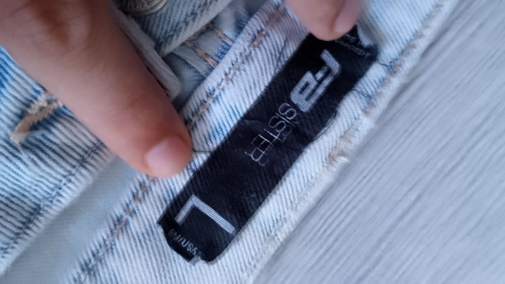 Blugi New Yorker mărimea L