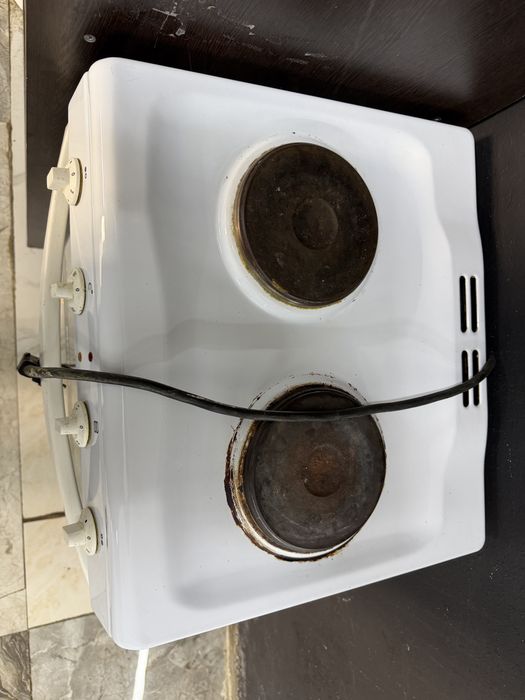 Продам электро плиту с духовкой