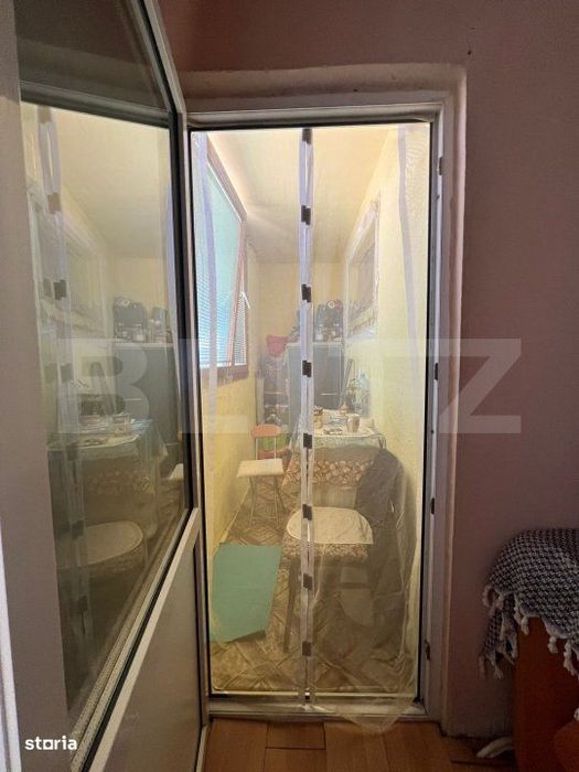 Apartament cu 3 camere, decomandat, zona micro 3