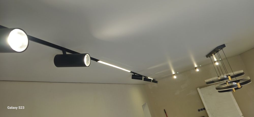 Натяжные потолки .