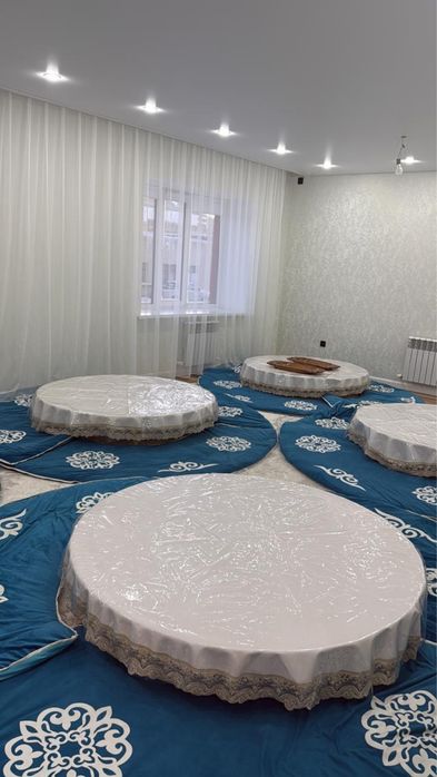 Стол круглый и корпе на прокат