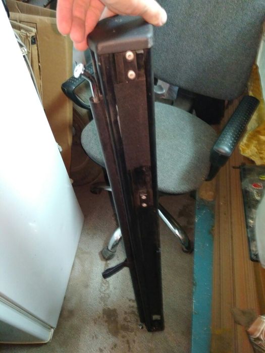 Продам шторку багажника