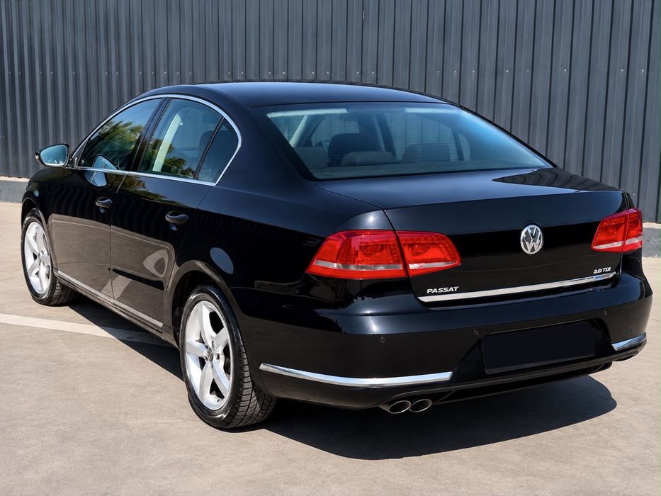 Volkswagen Passat 2.0 Tdi Highline 2015 140 cp / Side assist / Lane assist / Camera marsarier / Navigatie mare / Incalzire / Leduri bi-xenon
