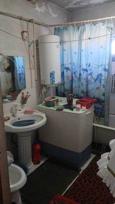 Оруджев мактаб йонида 2 хонали квартира сотилади