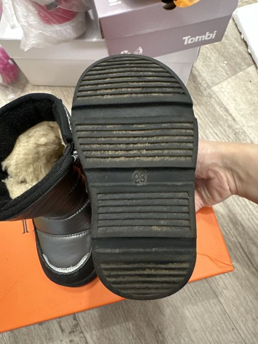 Продам обувь детскую