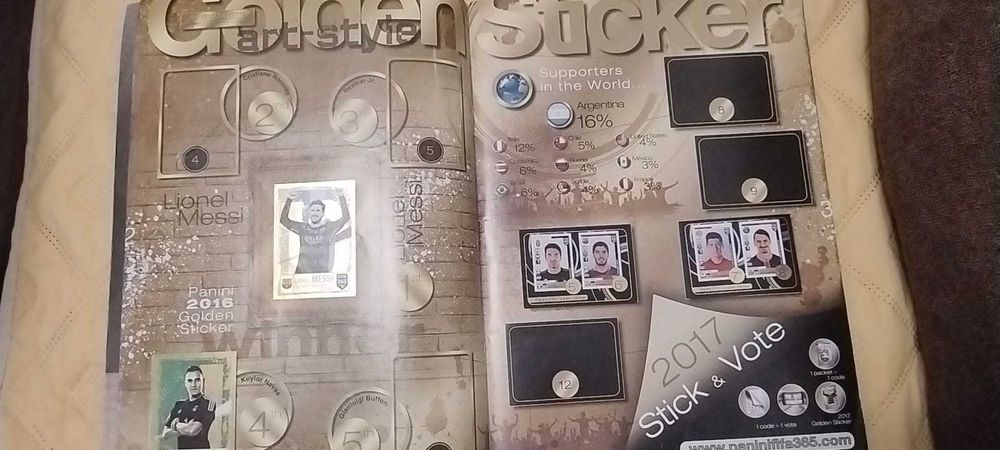 Album stickere Panini FIFA 365 2017 parțial completat (155 stickere)