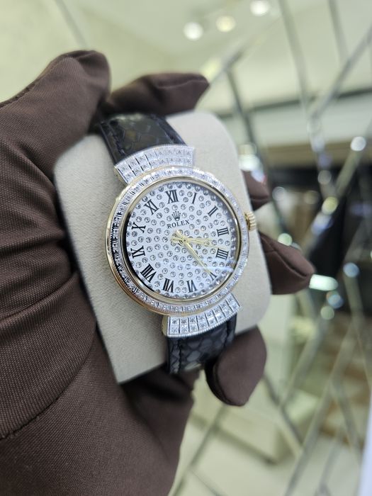 Новиночки 2024 года Женские модели с бриллиантиками на золото 585 проб