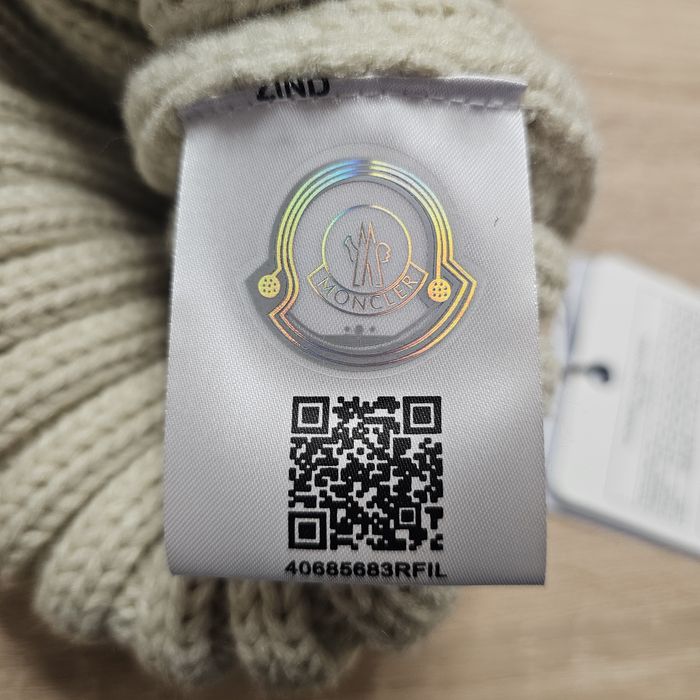 Caciula Moncler noua cu eticheta