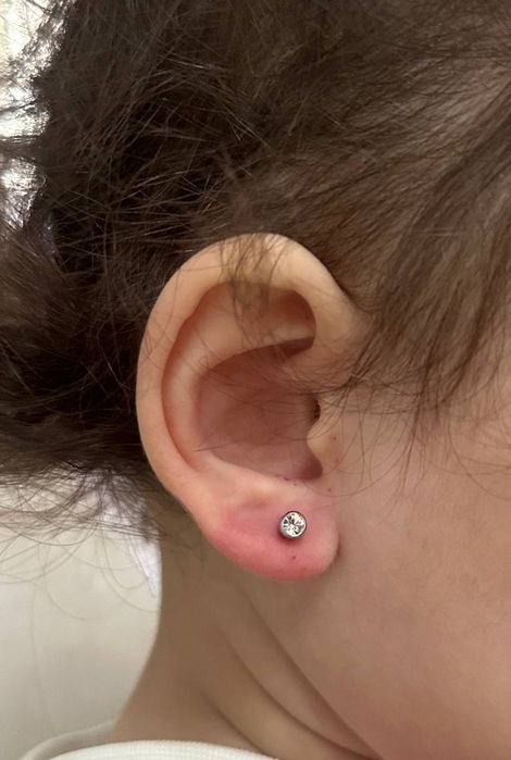 Прокалывание ушей детям и взрослым.работаю только с выездом на дом.