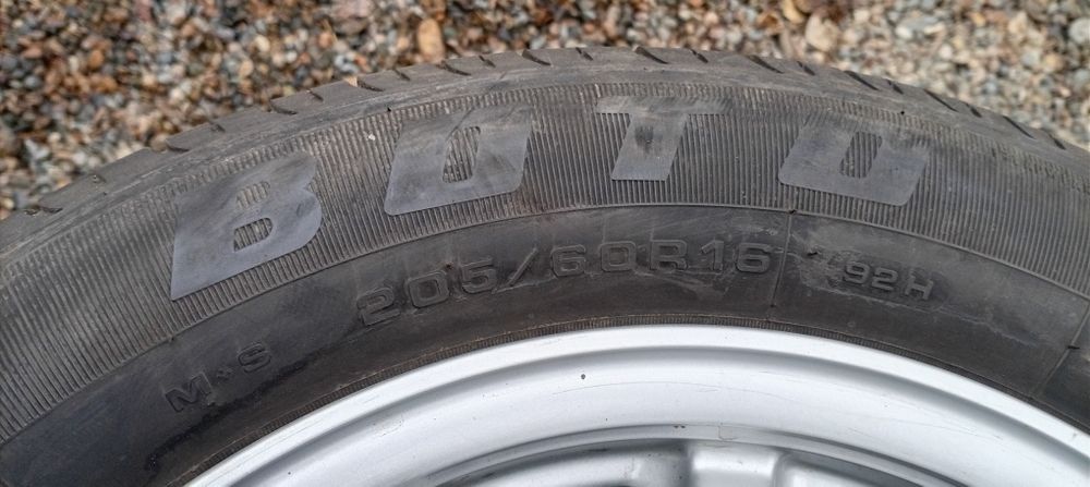 Продам комплект шин с дисками